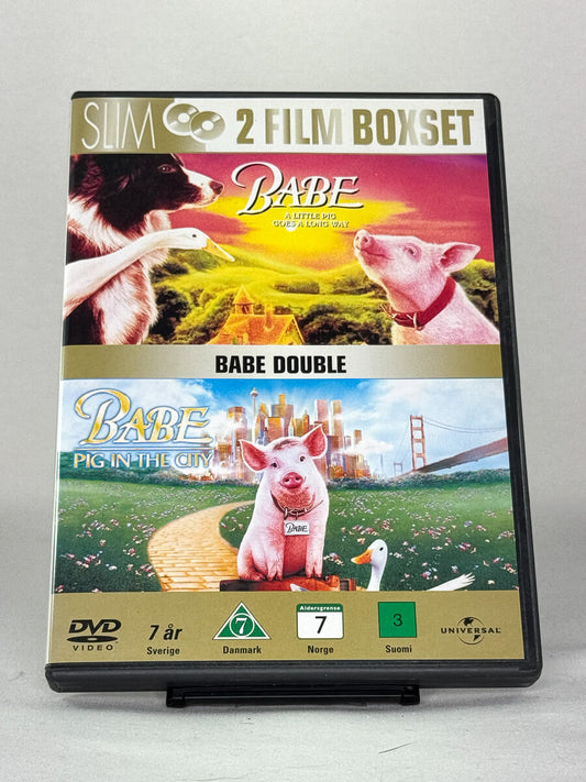 DVD-forside til filmen Babe Double
Originalt cover brukt for produktbilde i nettbutikken Brukbar Film