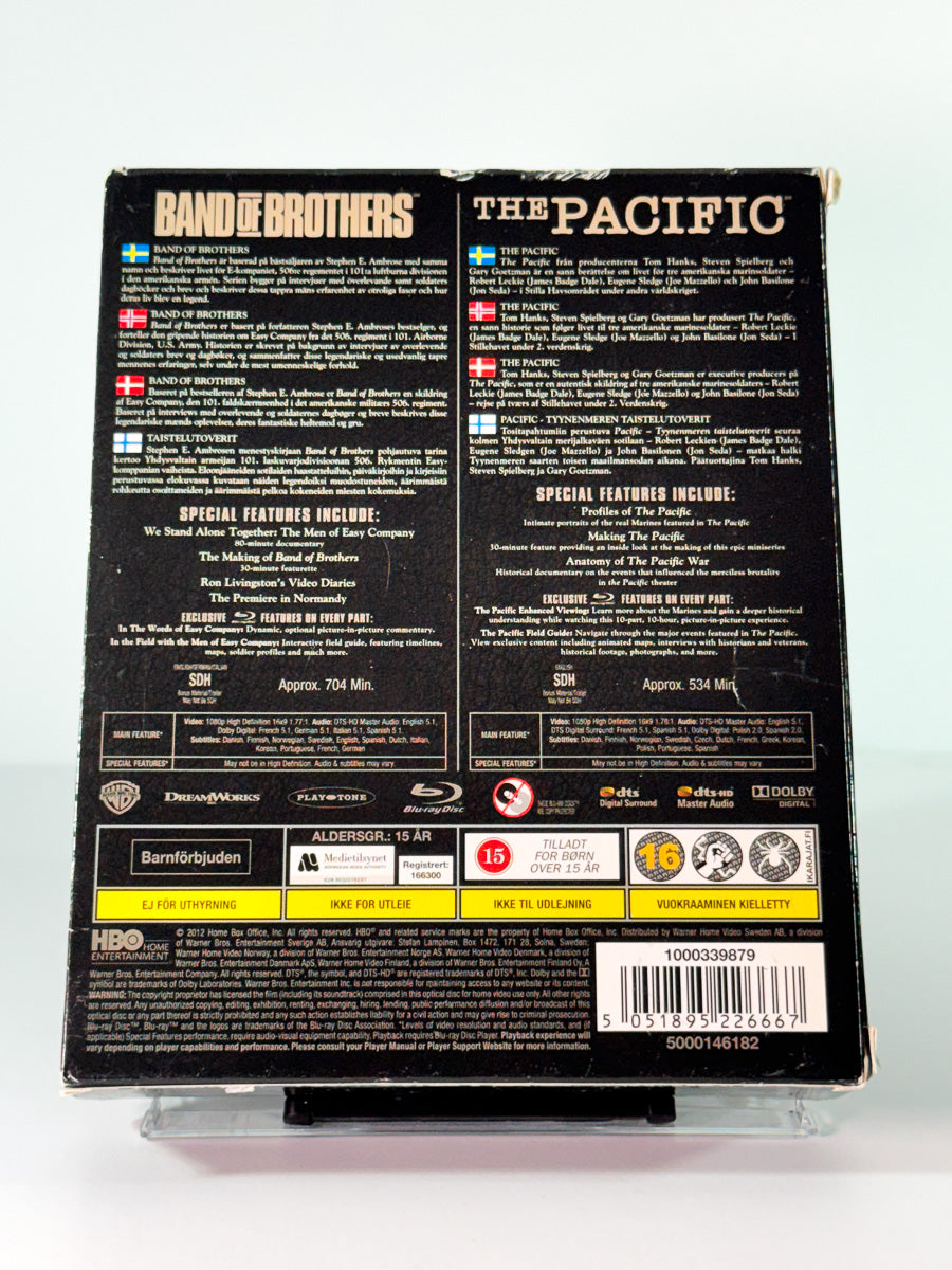 Bakside av cover til Band of Brothers / The Pacific, bruktfilm på Blu-ray hos Brukbar Film