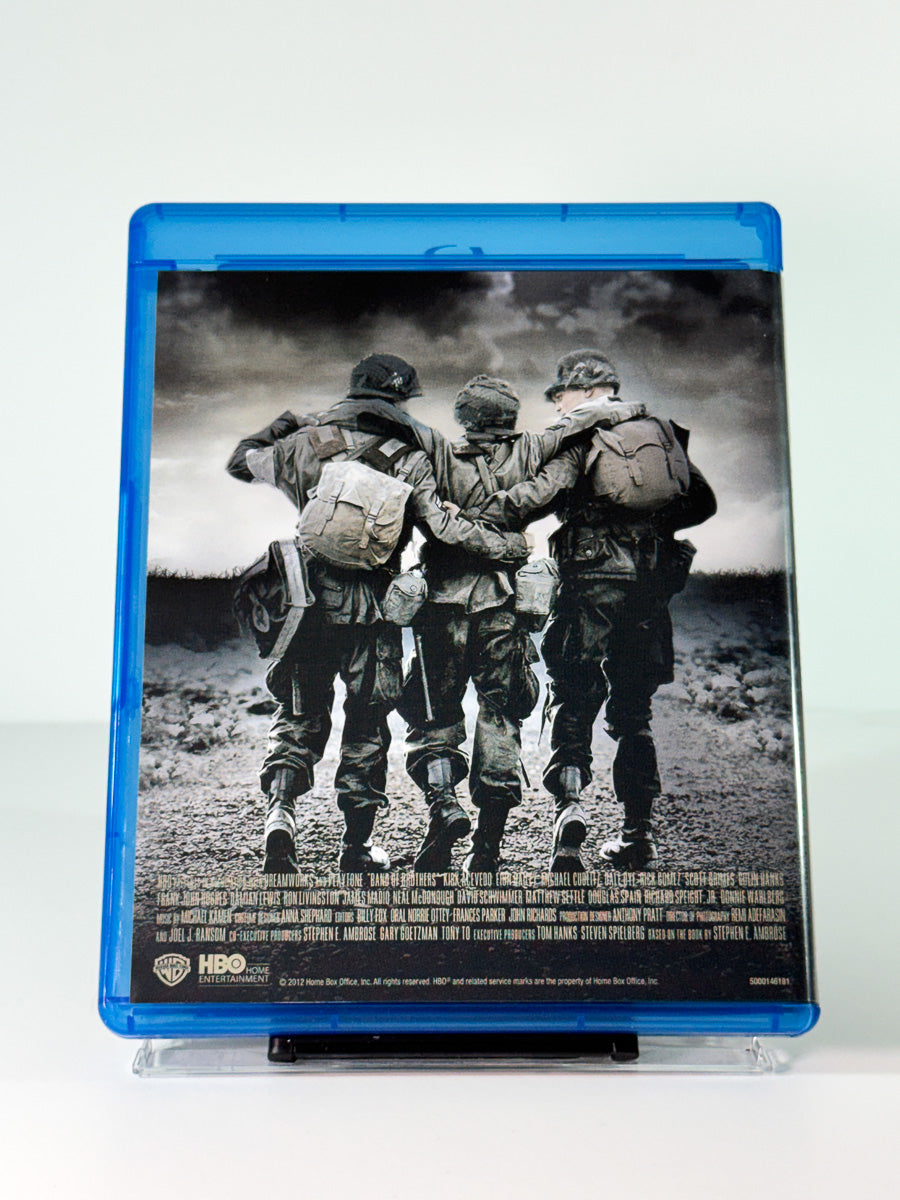 band-of-brothers-blu-ray-film-bakside
Bakside av cover til Band of Brothers, brukt original Blu-ray hos Brukbar Film