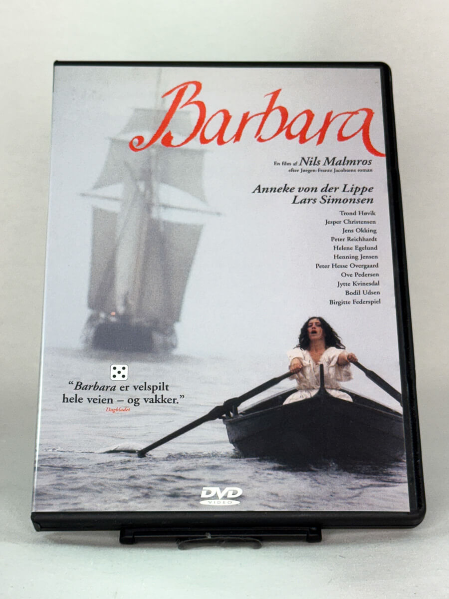 Forside av DVD-cover til Barbara – dansk-norsk kostymedrama av Nils Malmros med Anneke von der Lippe og Lars Simonsen, brukt DVD hos Brukbar Film.