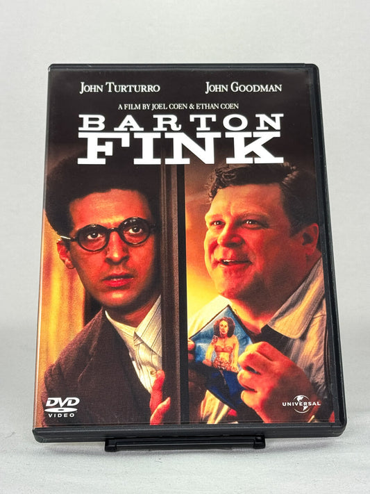 DVD-forside til filmen Barton Fink
Originalt cover brukt for produktbilde i nettbutikken Brukbar Film