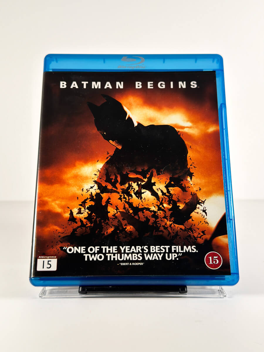 Forside av cover til Batman Begins på Blu-ray