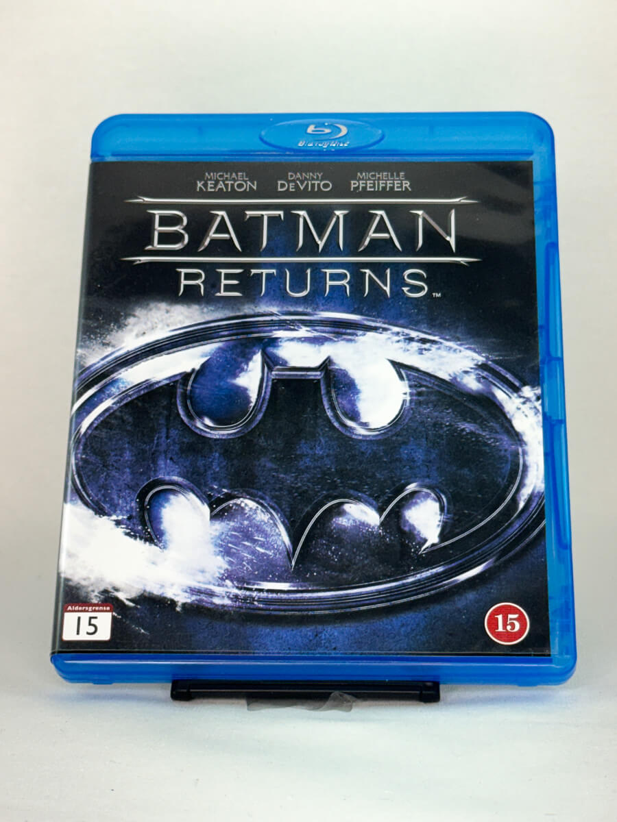 Forside av Blu-ray-coveret til Batman Returns – mørk superheltfilmklassiker fra Tim Burton, brukt originalfilm hos Brukbar Film
