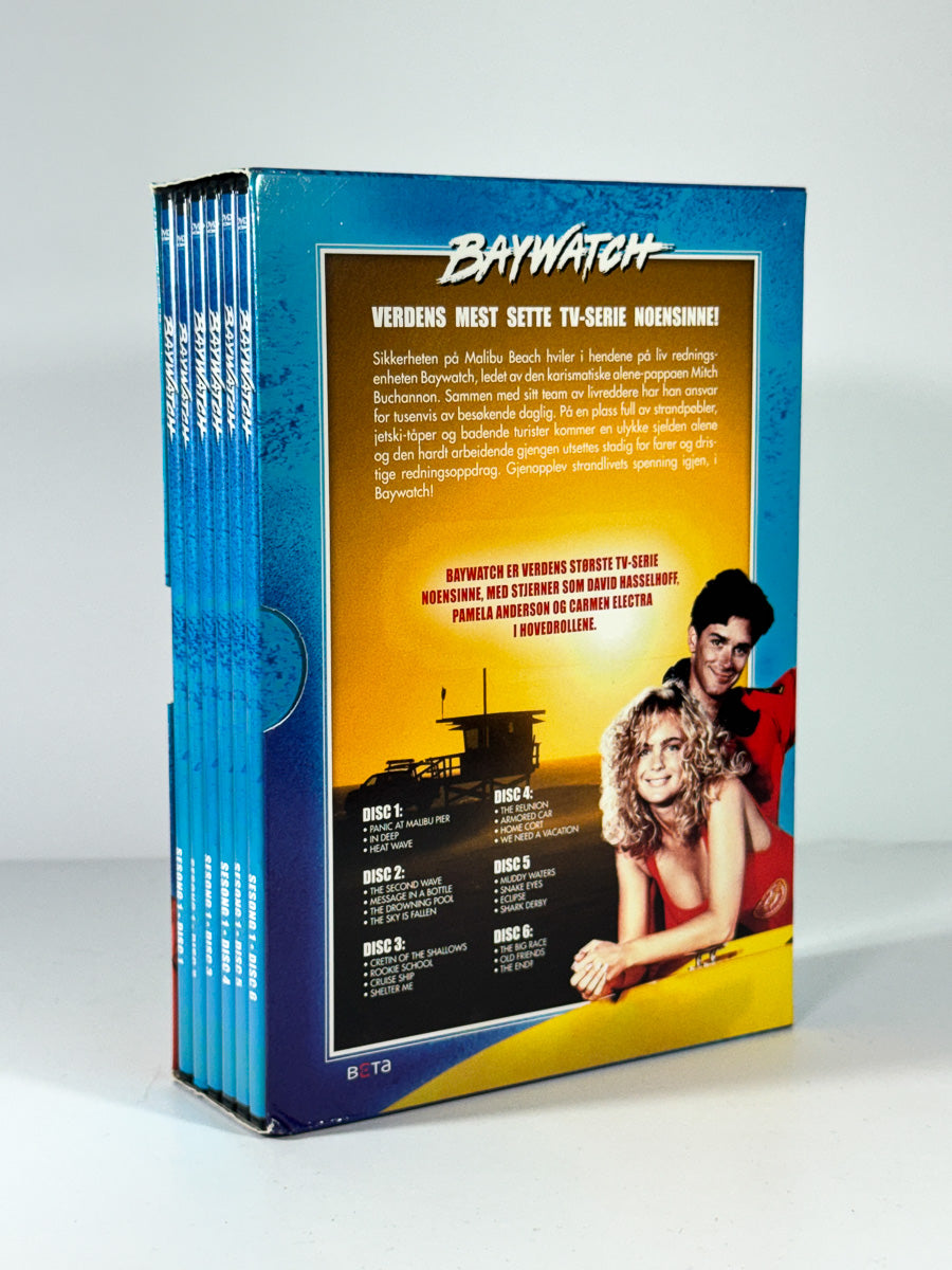 Bakside av cover til Baywatch – Sesong 1, bruktfilm hos nettbutikken Brukbar Film