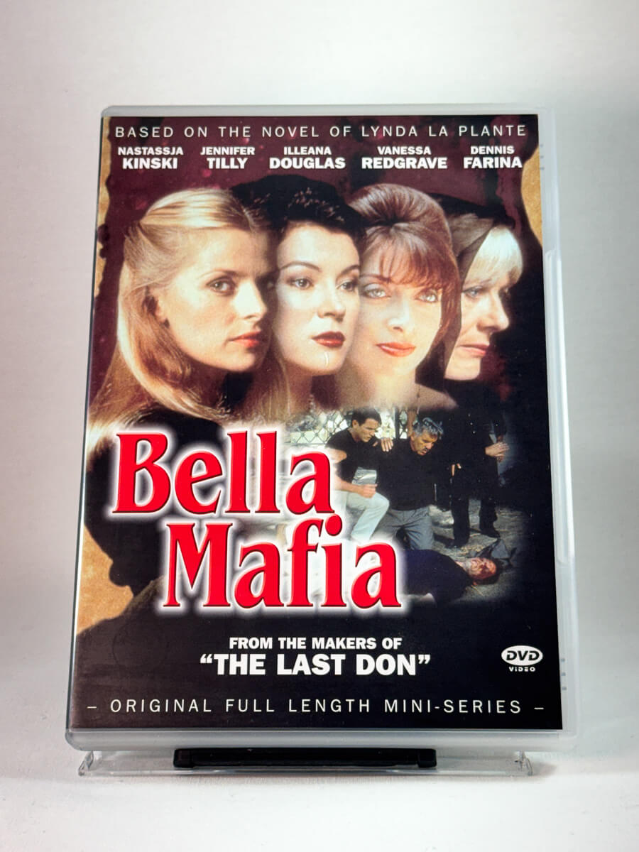 Forside av cover til Bella Mafia, brukt original DVD hos Brukbar Film