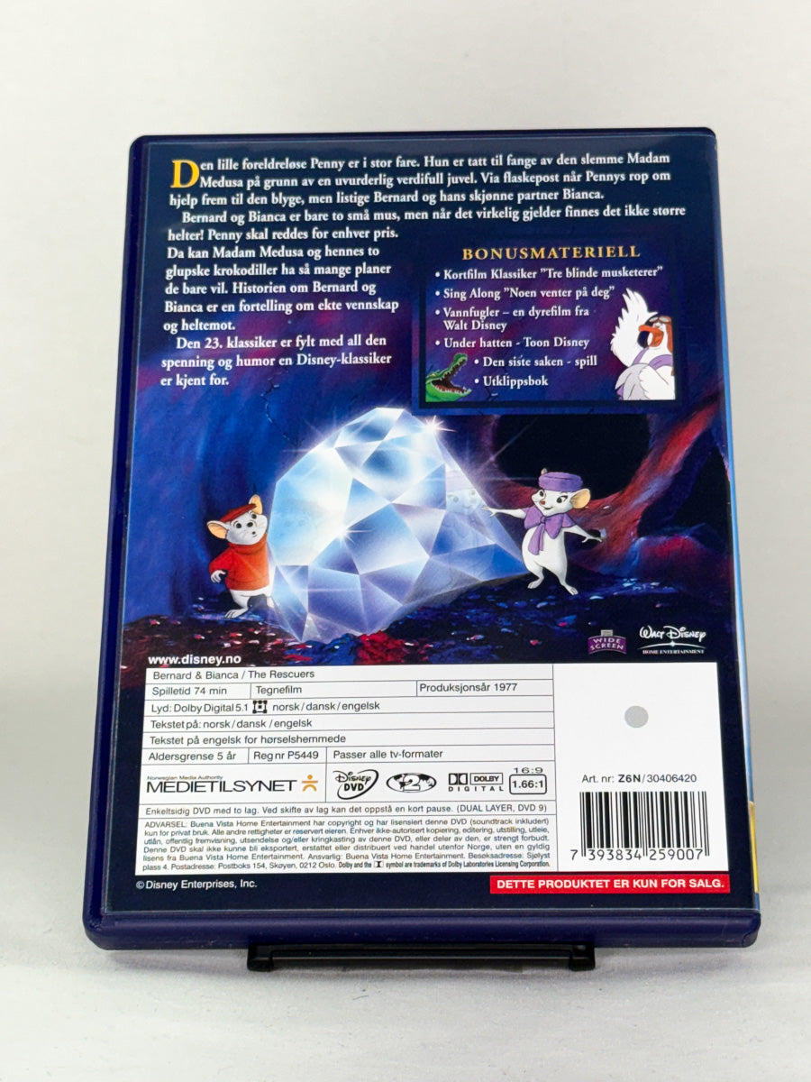 DVD-bakside til filmen Bernard & Bianca
Baksiden viser info, spesifikasjoner og eventuell ekstratekst – produktbilde fra nettbutikken Brukbar Film
