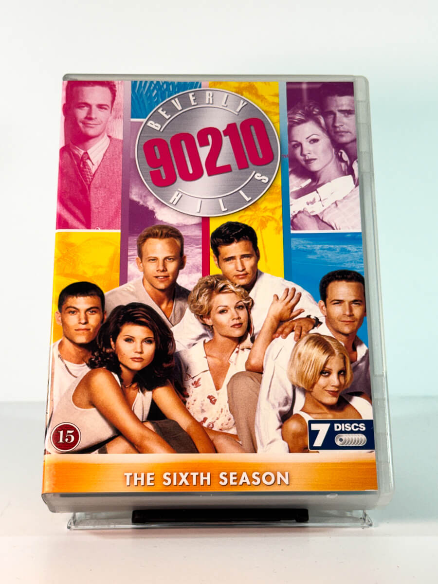 Forside av cover til Beverly Hills 90210 – Sesong 6, bruktfilm på DVD hos Brukbar Film
