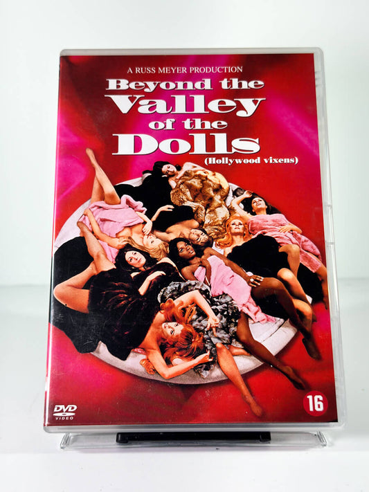 Forside av cover til Beyond the Valley of the Dolls, bruktfilm hos nettbutikken Brukbar Film
