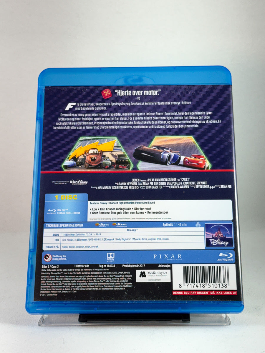 Bakside av Blu-ray-cover til Biler 3 – fartsfylt familiefilm om mot og vennskap, Blu-ray hos Brukbar Film.