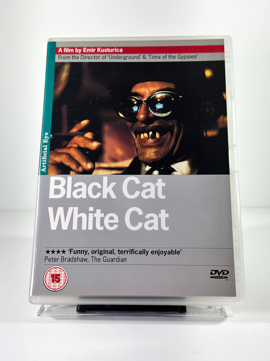Forside av cover til Black Cat White Cat på DVD