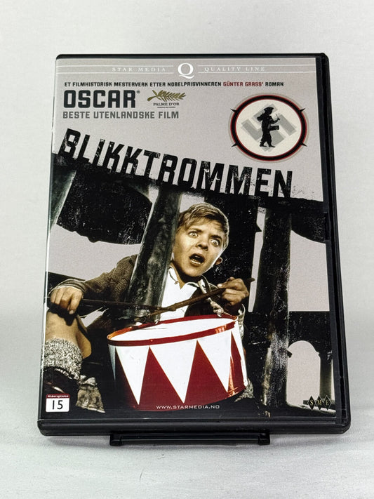 DVD-forside til filmen Blikktrommen
Originalt cover brukt for produktbilde i nettbutikken Brukbar Film