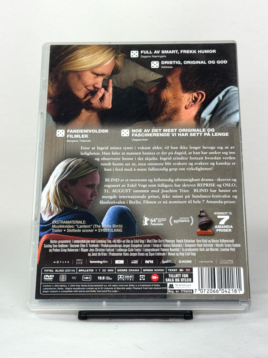 DVD-bakside til filmen Blind
Baksiden viser info, spesifikasjoner og eventuell ekstratekst – produktbilde fra nettbutikken Brukbar Film