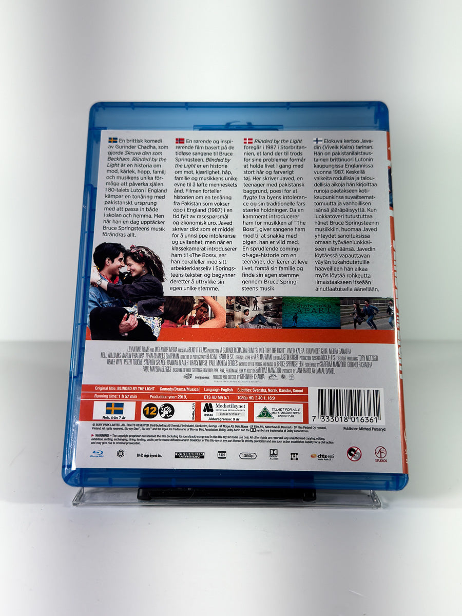 Bakside av cover til Blinded by the Light på Blu-ray