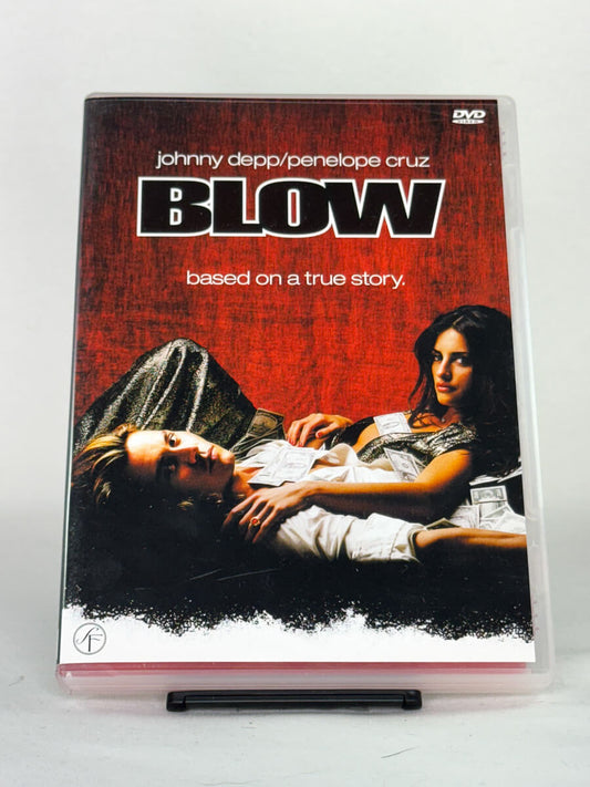 Forside av krimdramaet Blow – basert på sann historie, med Johnny Depp og Penélope Cruz, originalutgave tilgjengelig hos Brukbar Film.