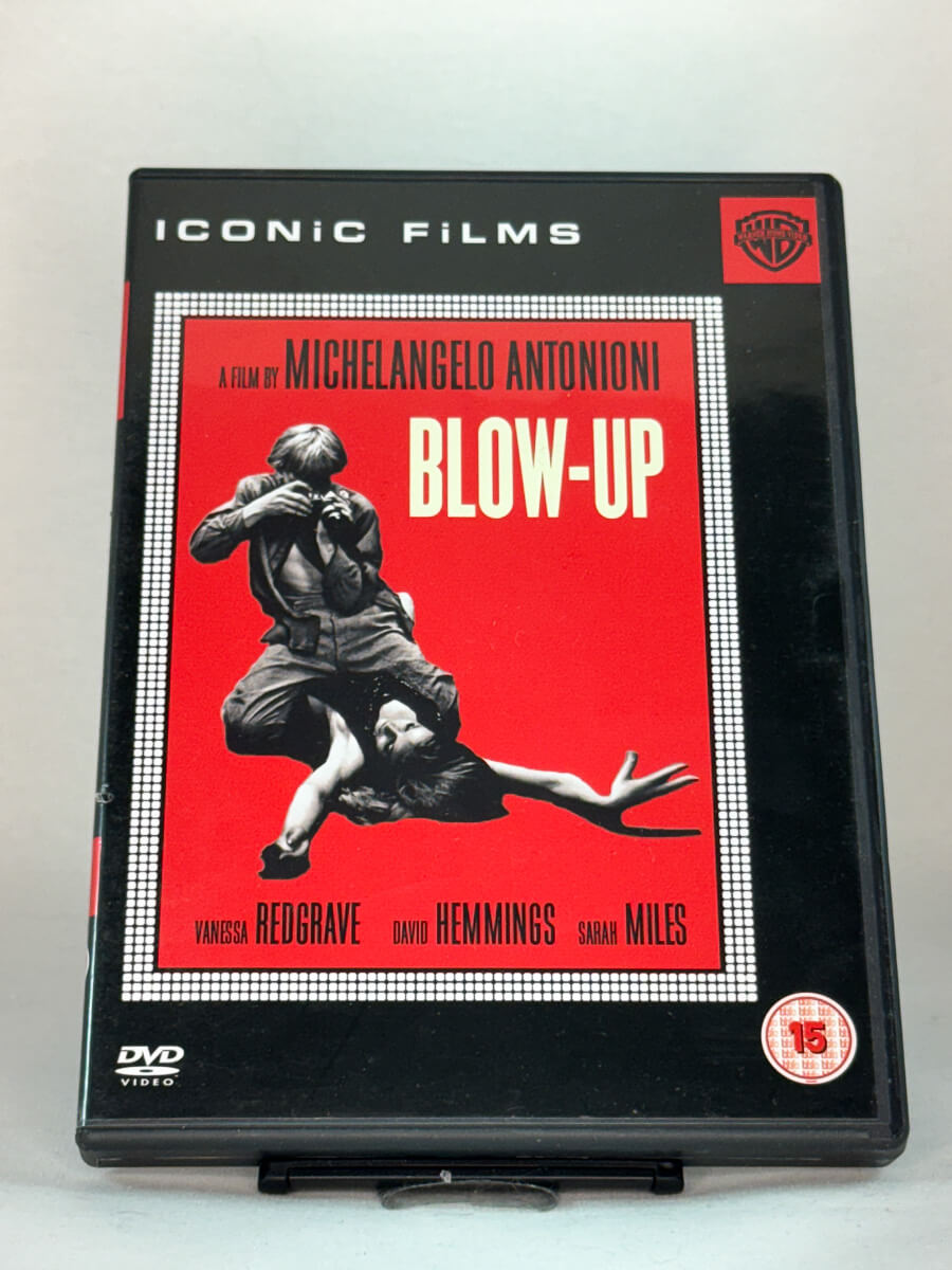 Forside av DVD-cover til Blow-Up, brukt DVD hos Brukbar Film