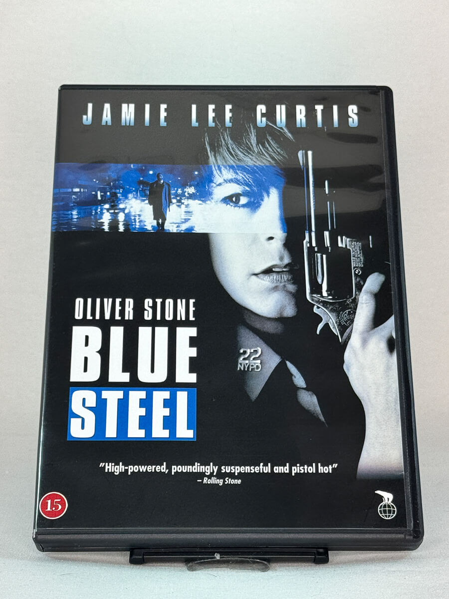 Forside av DVD-cover til Blue Steel, bruktfilm på DVD hos Brukbar Film