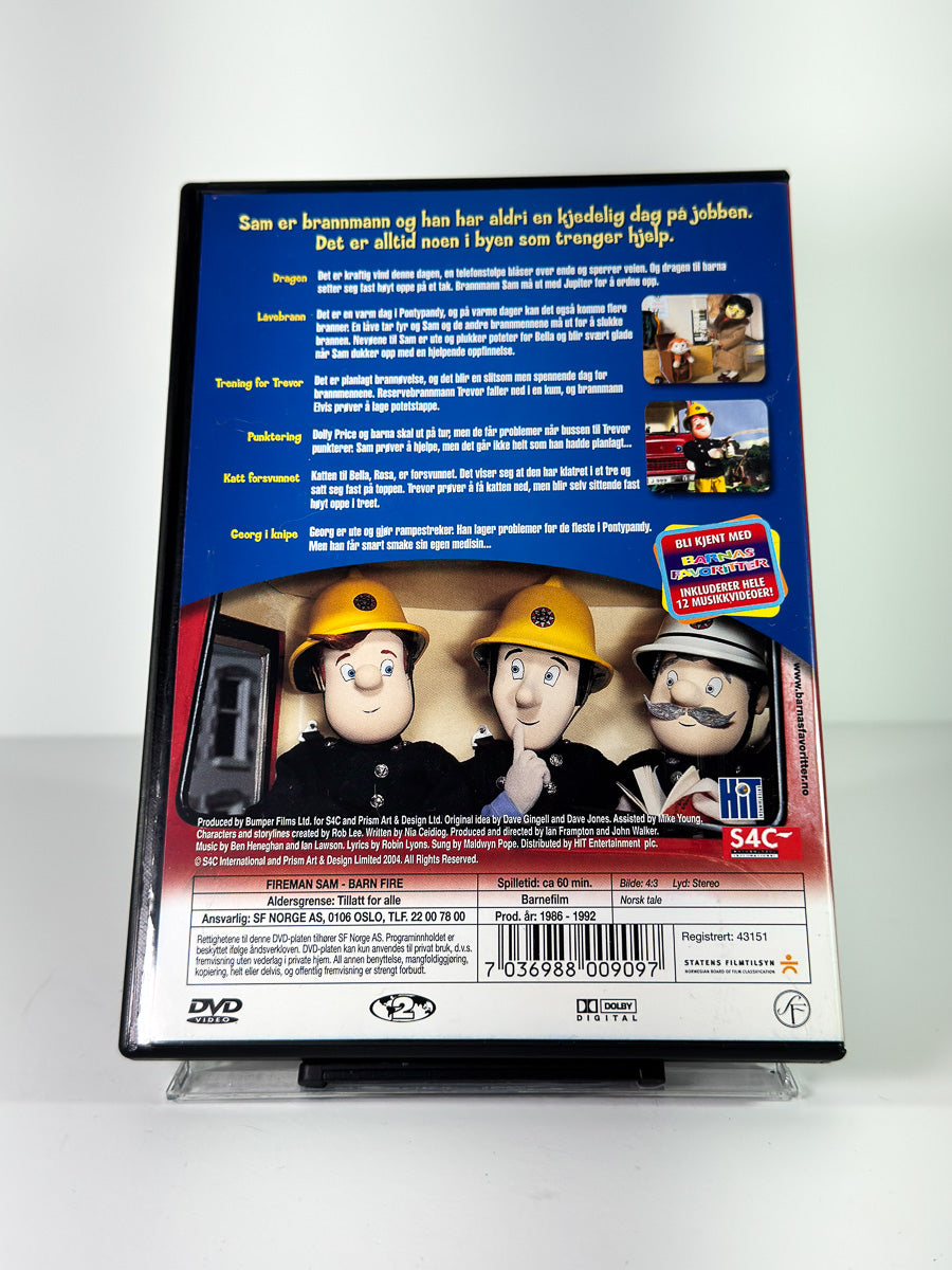 Bakside av cover til Brannmann Sam – Låvebrann på DVD