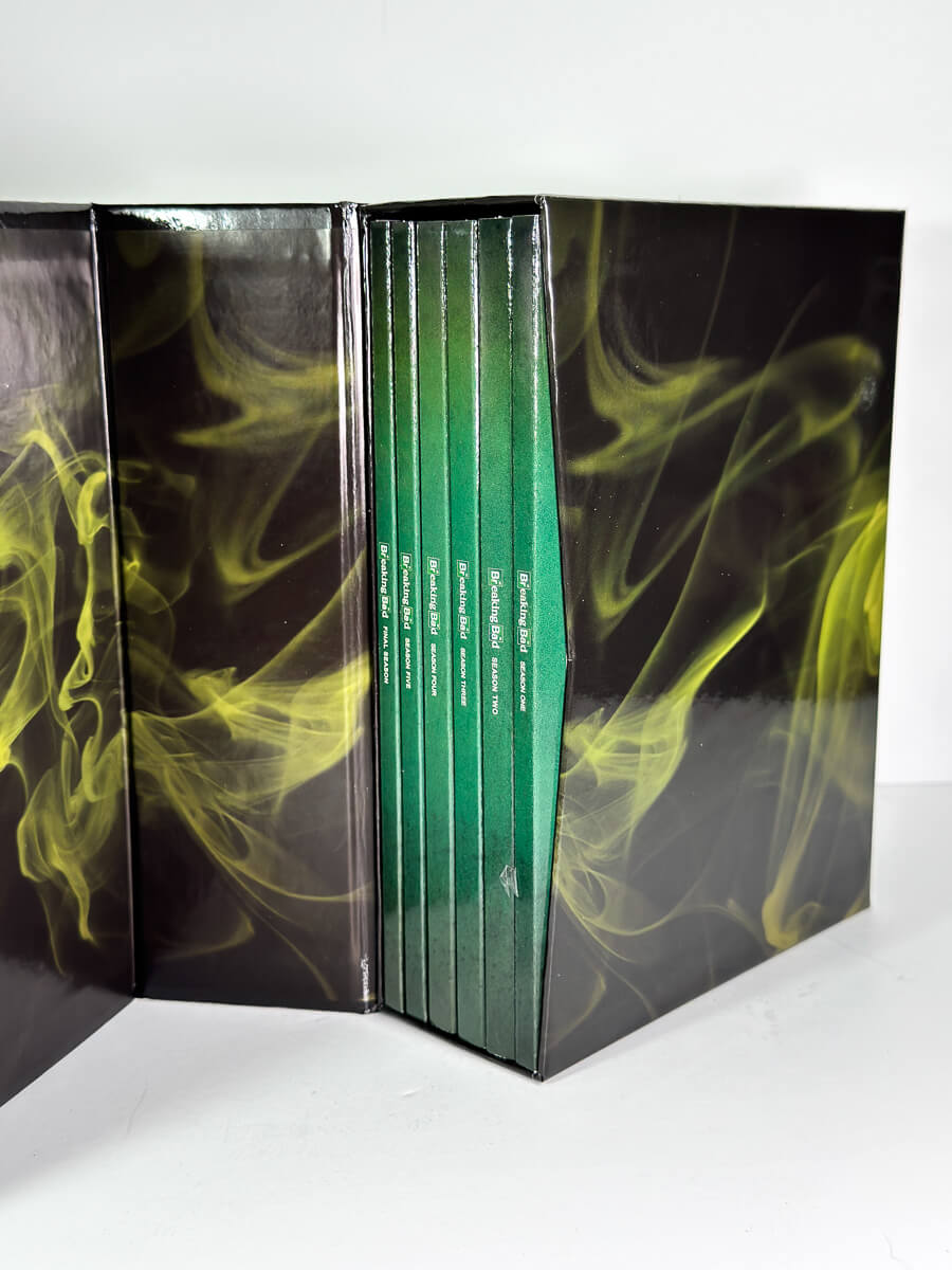 Innhold til Breaking Bad – The Complete Series samleboks, brukt original DVD hos Brukbar Film