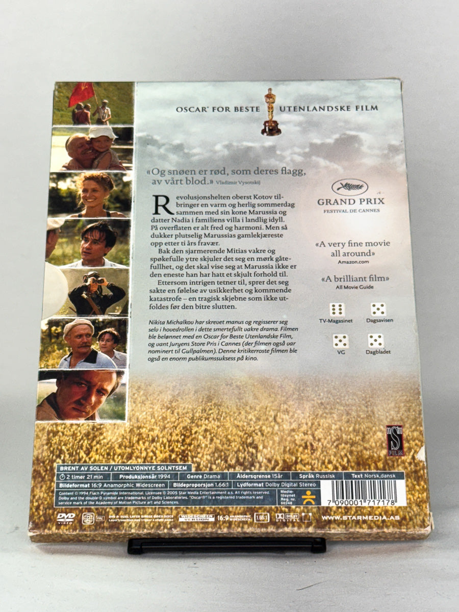 DVD-bakside til filmen Brent av solen
Baksiden viser info, spesifikasjoner og eventuell ekstratekst – produktbilde fra nettbutikken Brukbar Film