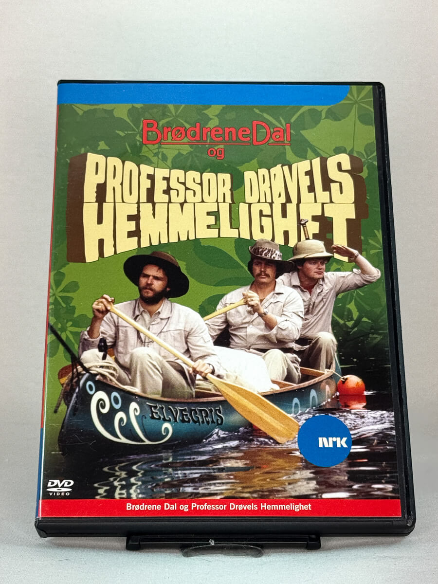 Brødrene Dal og Professor Drøvels Hemmelighet – forside av DVD-cover, norsk humorserie fra NRK hos Brukbar Film
