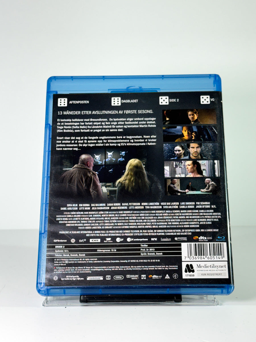 Bakside av cover til Broen II, bruktfilm på Blu-ray hos Brukbar Film