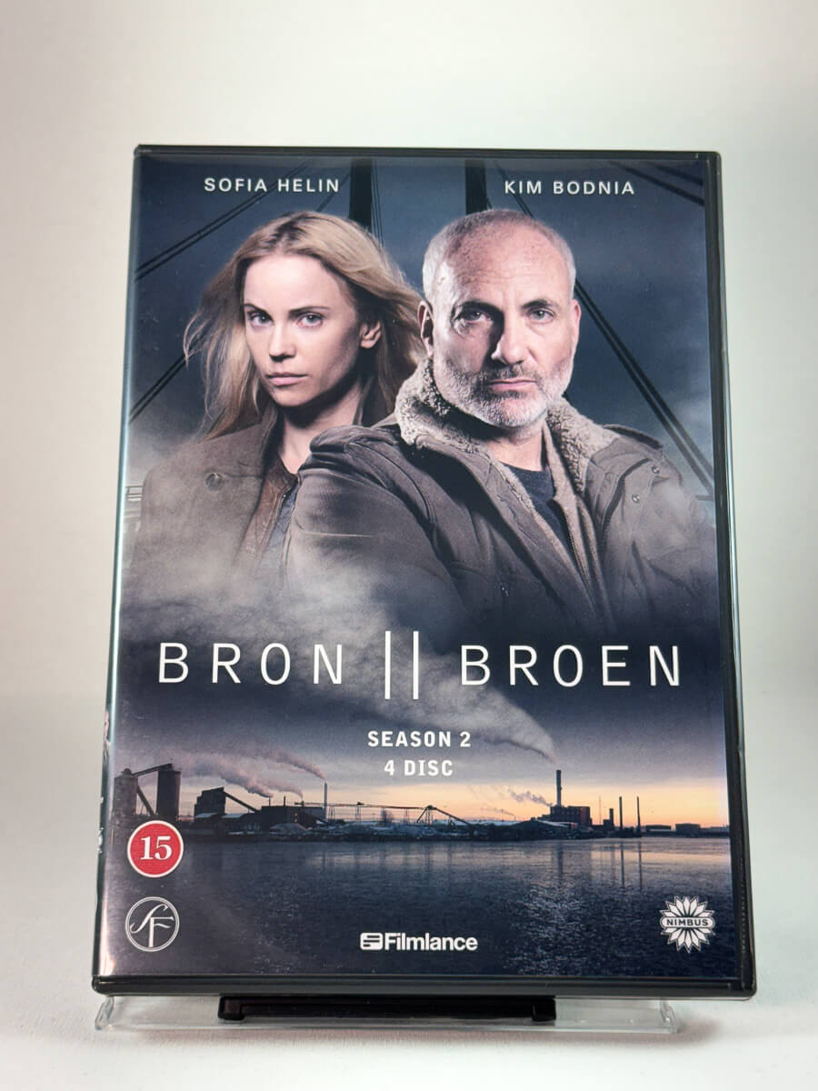 Broen – Sesong 2 på DVD, forside av originalt filmcover. Brukt DVD hos Brukbar Film
