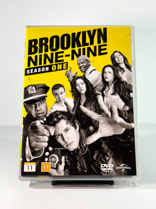 Forside av cover til Brooklyn Nine-Nine – Season One, bruktfilm på DVD hos Brukbar Film