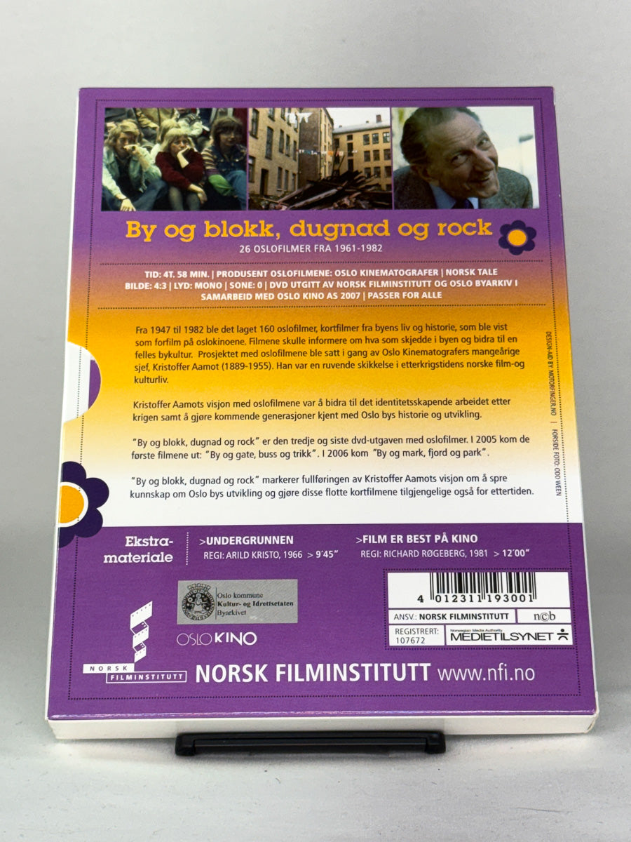 DVD-bakside til filmen By og blokk, dugnad og rock  26 Oslo-filmer fra 1961–1982
Baksiden viser info, spesifikasjoner og eventuell ekstratekst – produktbilde fra nettbutikken Brukbar Film