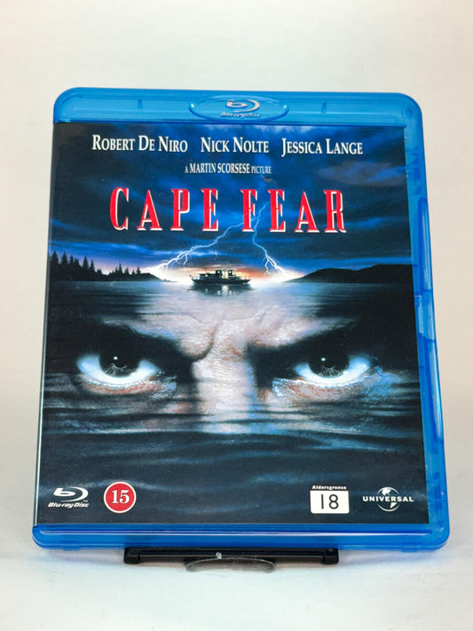 Forside av Blu-ray-cover til Cape Fear – thrillerregi av Martin Scorsese med Robert De Niro, Nick Nolte og Jessica Lange, brukt Blu-ray hos Brukbar Film.