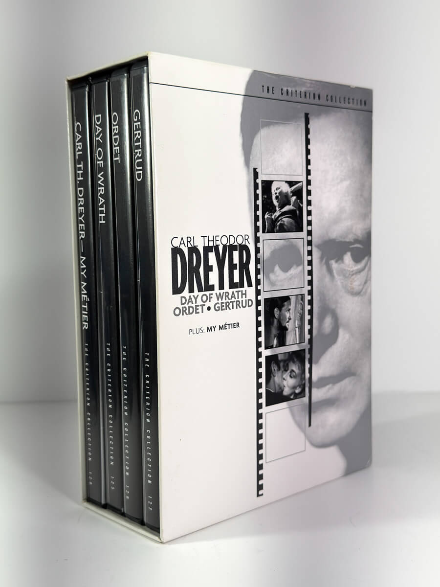 Bakside av cover til samleboks med Carl Th. Dreyer – Day of Wrath • Ordet • Gertrud • My Metier, brukt DVD hos Brukbar Film 