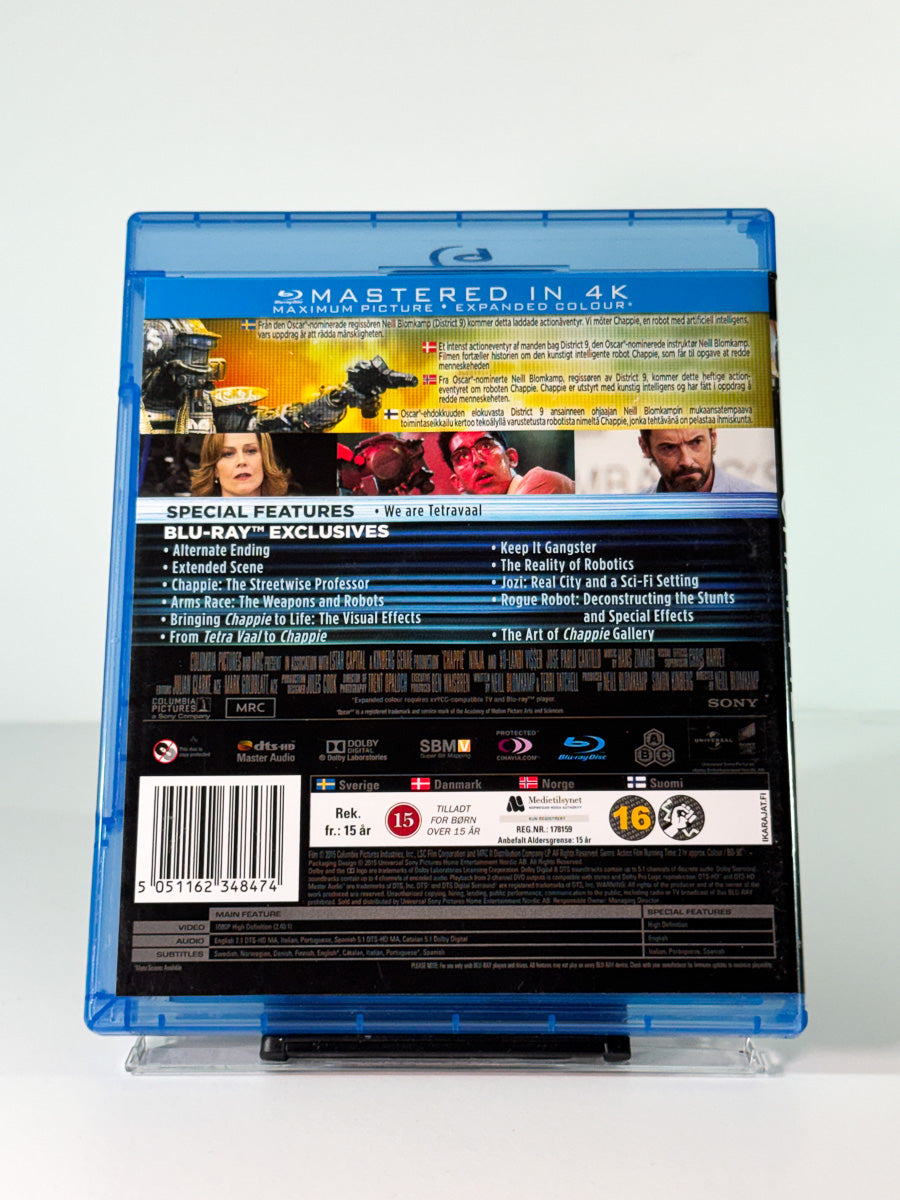 Bakside av cover til Chappie på Blu-ray