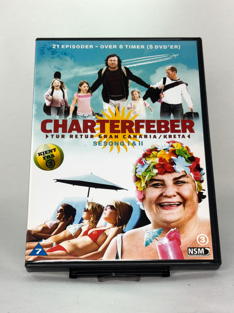 Forside av DVD-cover til Charterfeber – Sesong I & II – brukt norsk realityserie på DVD, kjøp hos Brukbar Film