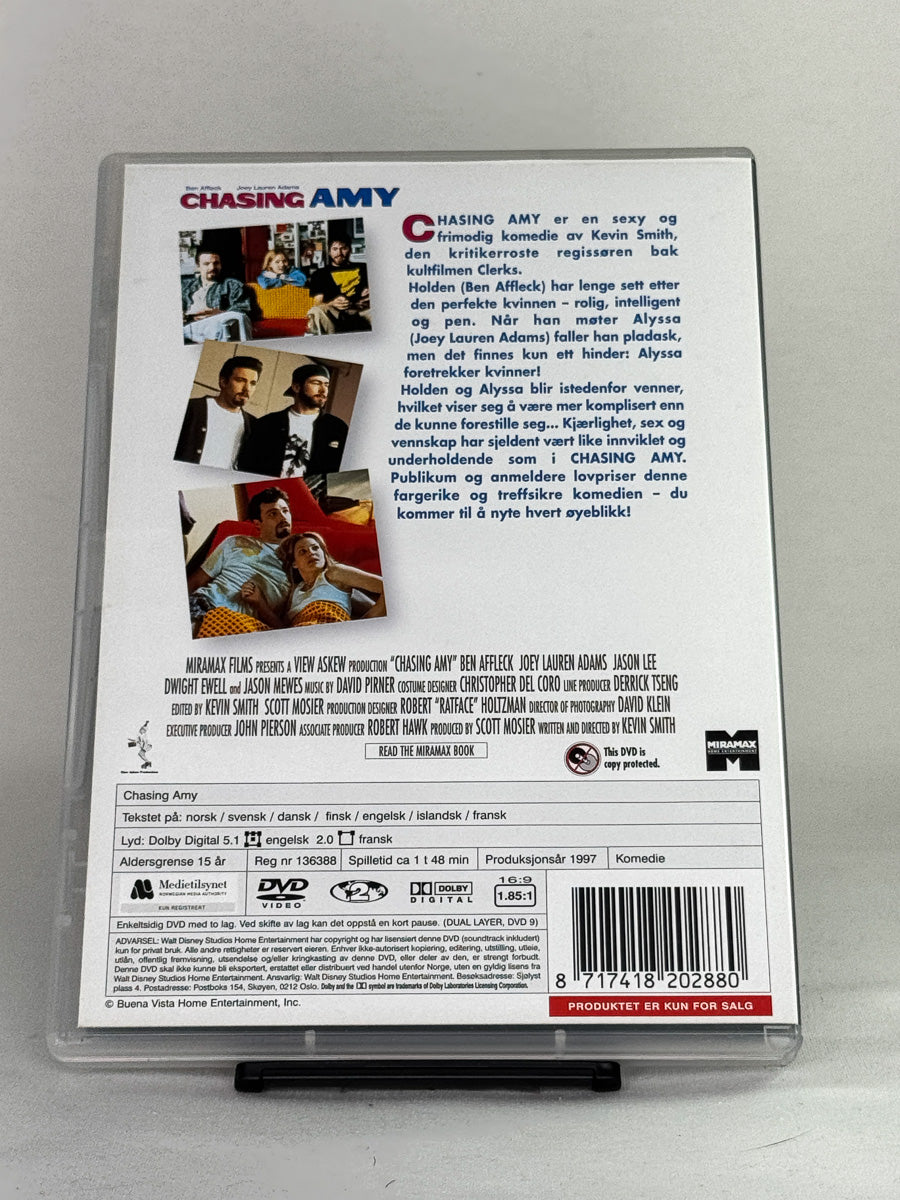 Bakside av filmcover til brukt DVD Chasing Amy – brukt originalutgave av Kevin Smiths film hos Brukbar Film