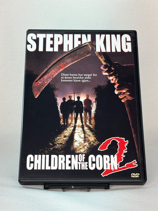 Forside av DVD-cover til filmen Children of the Corn II – oppfølger til Stephen Kings originale grøssersuksess, bruktfilm fra Brukbar Film.