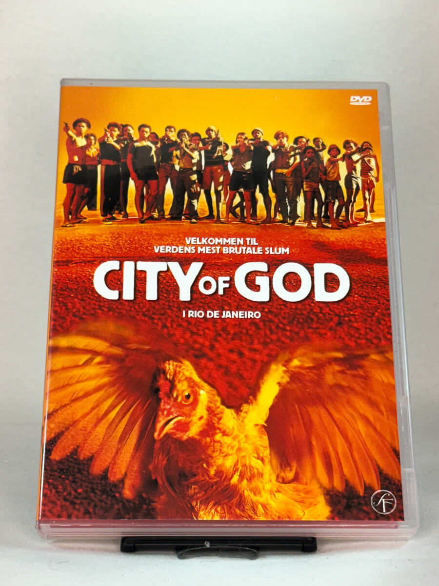 Forside av DVD-cover til City of God (Cidade de Deus) – brasiliansk kriminaldrama om oppvekst og vold i Rio de Janeiros slum, brukt DVD hos Brukbar Film.