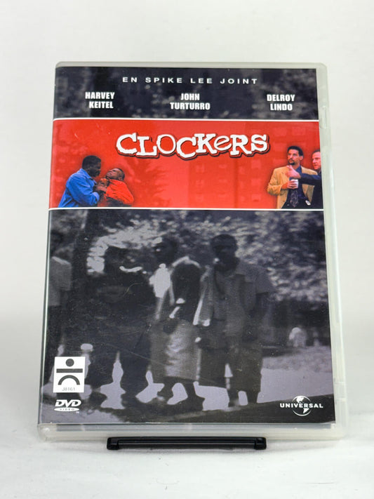 Forside av DVD-cover til Clockers – krimdrama av Spike Lee med Harvey Keitel og John Turturro, produsert av Universal, tilgjengelig hos Brukbar Film.