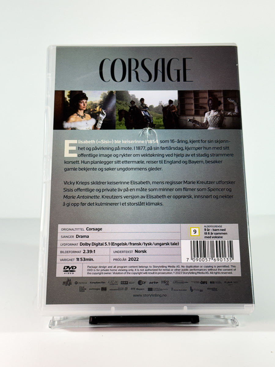 Bakside av cover til Corsage, bruktfilm på DVD hos Brukbar Film