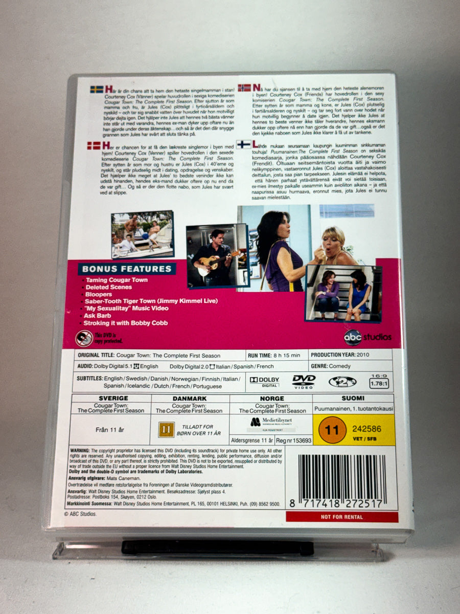 Bakside av DVD-cover for Cougar Town sesong 1, brukt original DVD hos Brukbar Film