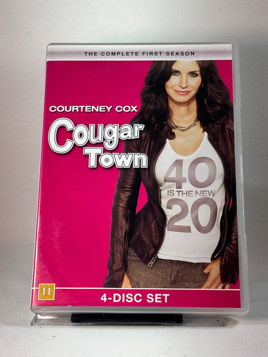 Forside av DVD-cover for Cougar Town sesong 1, bruktfilm på DVD hos Brukbar Film
