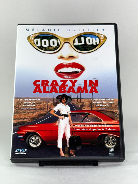 Forside av DVD-cover til Crazy in Alabama – dramakomedie regissert av Antonio Banderas med Melanie Griffith, brukt film hos Brukbar Film