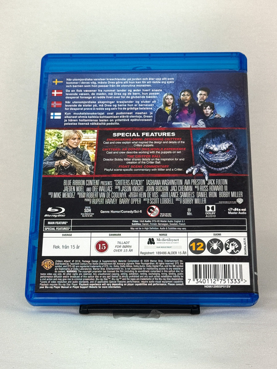 Bakside av Blu-ray-cover for Critters Attack! – brukt originalfilm, Blu-ray-cover fra nettbutikken Brukbar Film.