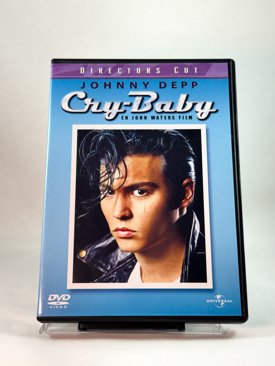 Forside av cover til Cry-Baby, bruktfilm hos nettbutikken Brukbar Film