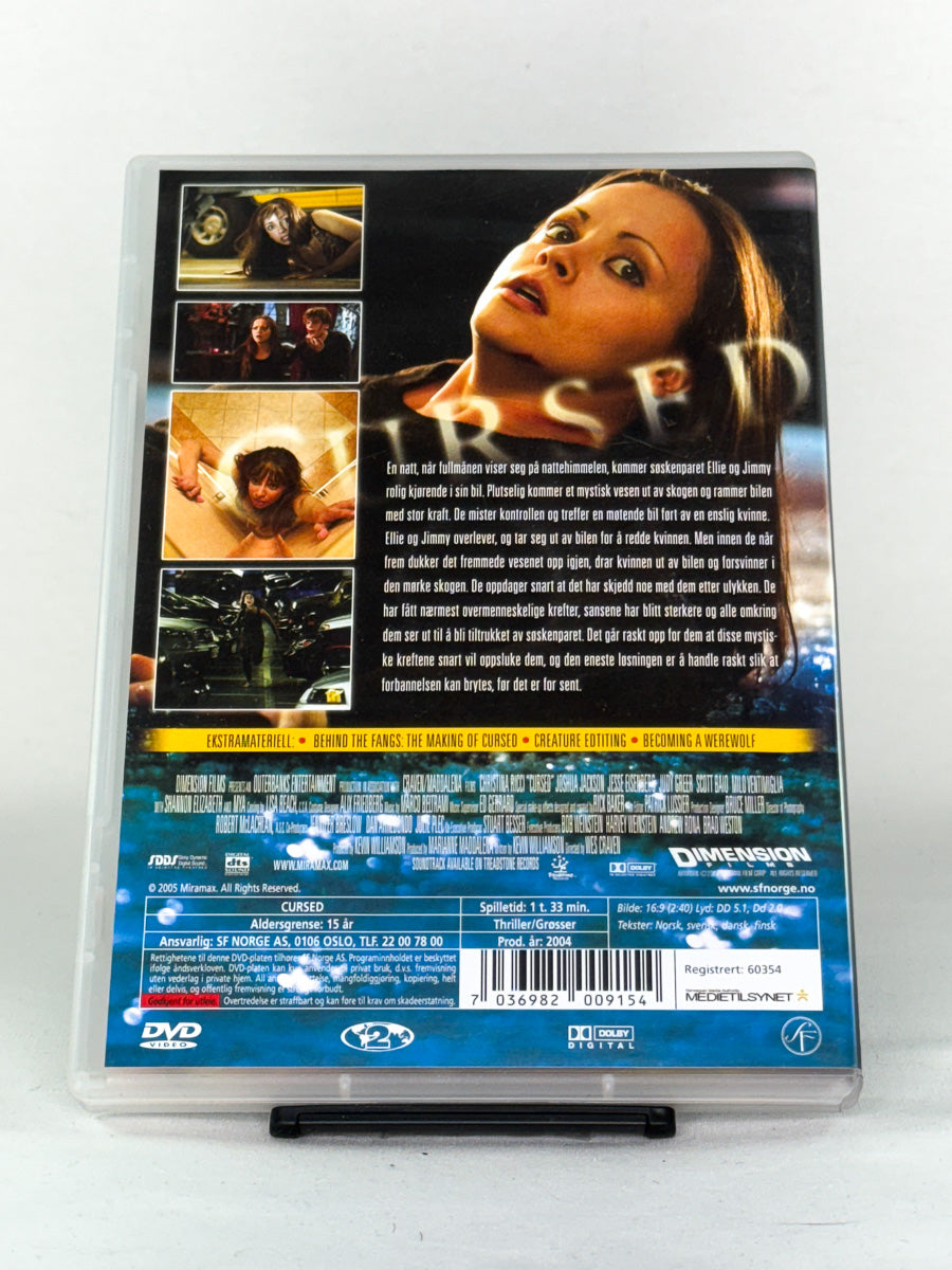 Bakside av Cursed – moderne varulvthriller fra skaperen av Skrik-filmene, brukt DVD fra Brukbar Film.