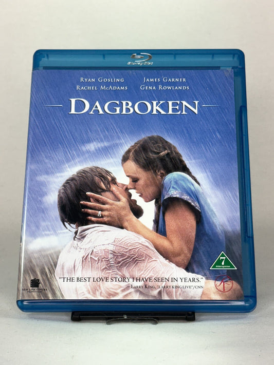 Forside av Blu-ray-cover til Dagboken (originaltittel: The Notebook) – romantisk drama med Ryan Gosling og Rachel McAdams, brukt film hos Brukbar Film.