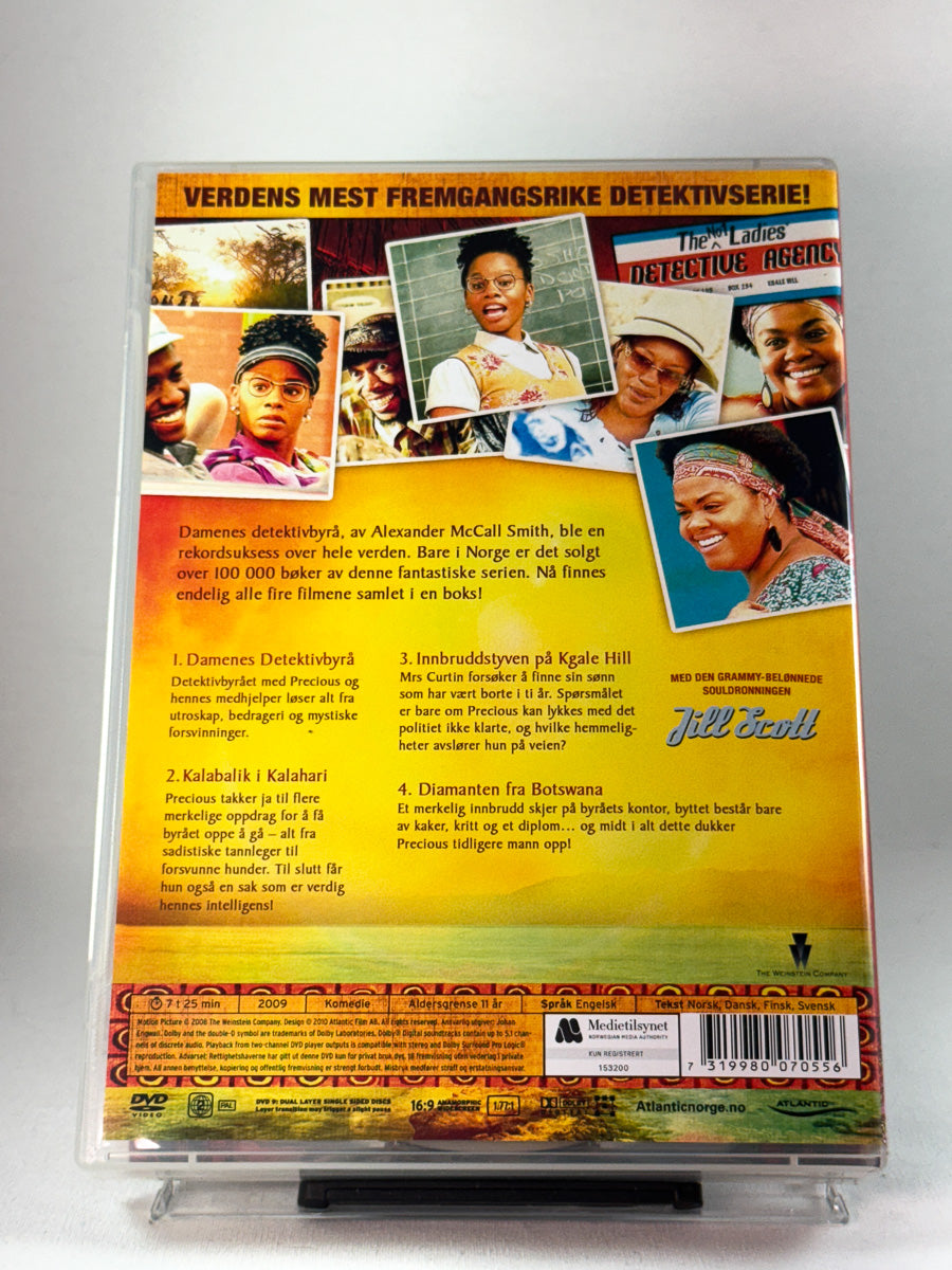 Bakside av DVD-cover til Damenes detektivbyrå – The Complete Collection med episode- og serieninformasjon; brukt TV-serie på DVD hos Brukbar Film