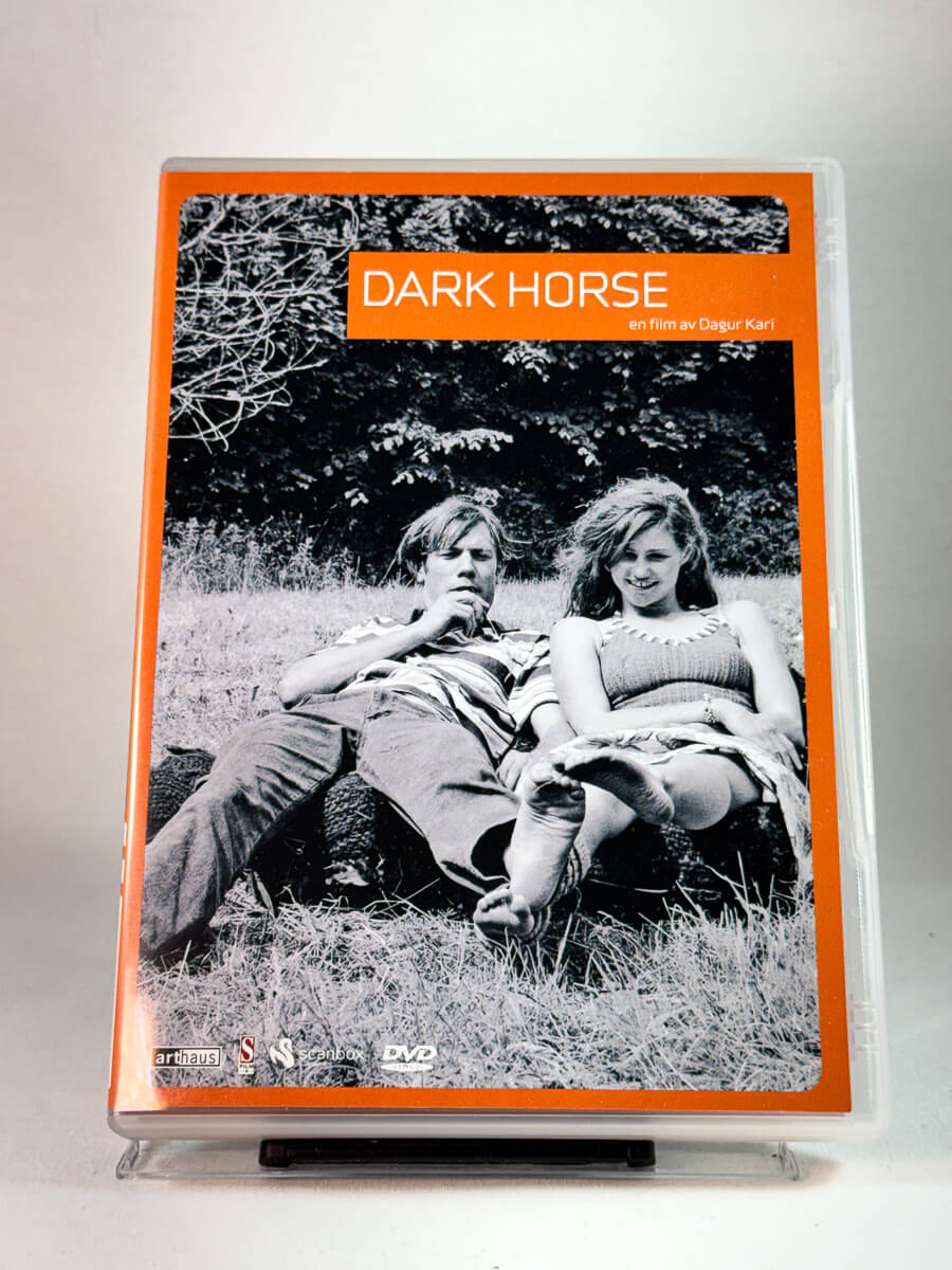 Forside av cover til Dark Horse, bruktfilm på DVD hos Brukbar Film