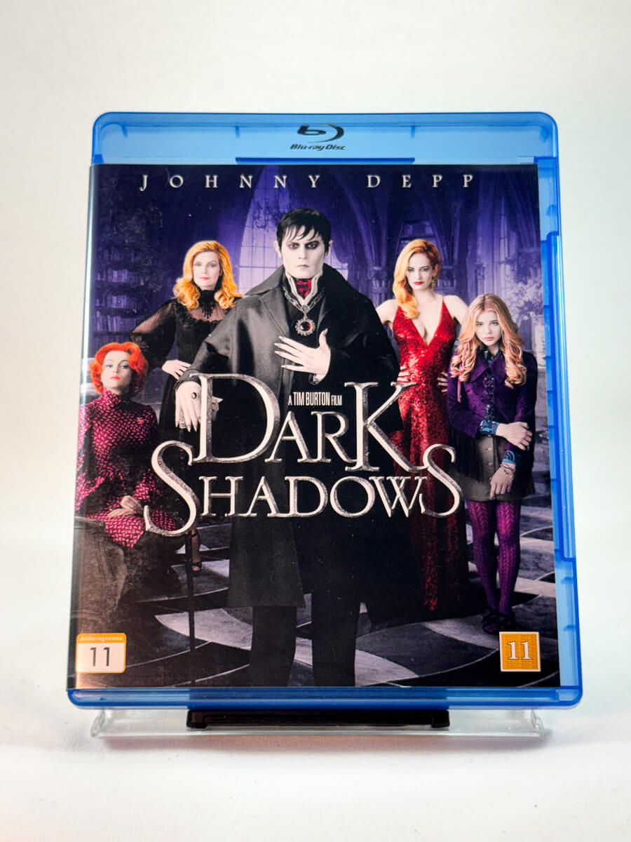 Forside av cover til Dark Shadows, brukt Blu-ray hos Brukbar Film