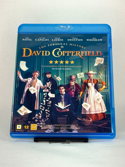 Forside av Blu-ray-cover til The Personal History of David Copperfield – brukt dramakomedie på Blu-ray hos Brukbar Film.