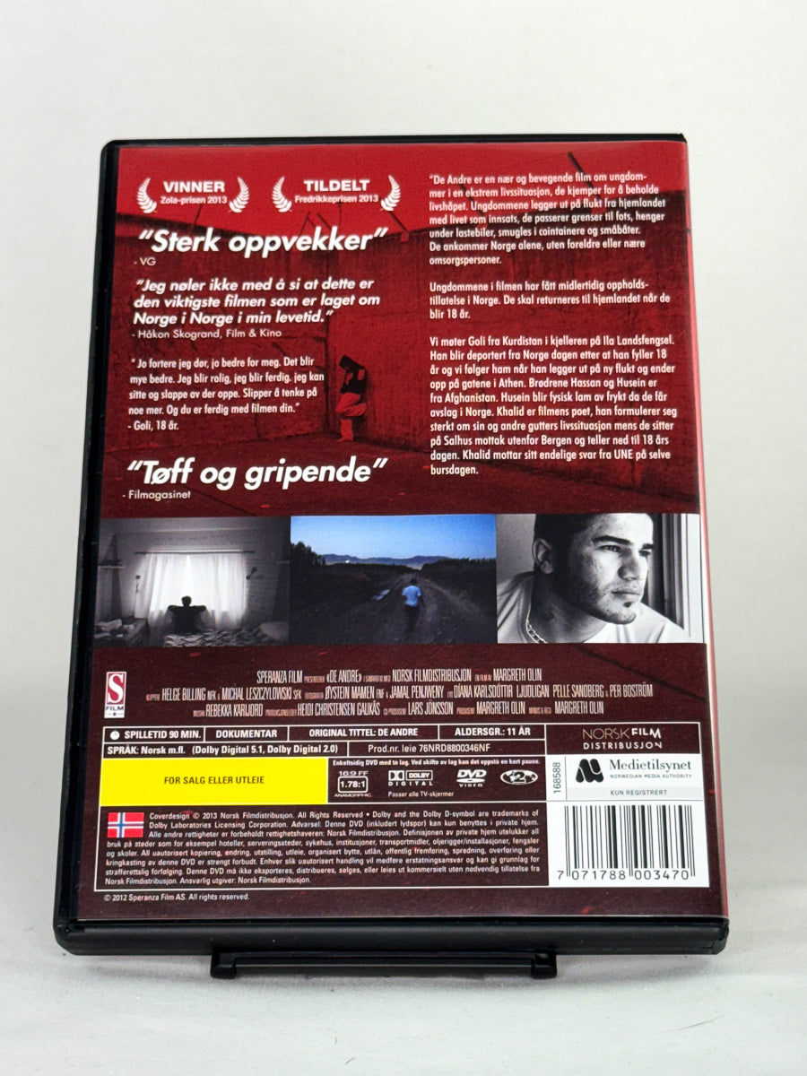 DVD-bakside til filmen De andre
Baksiden viser info, spesifikasjoner og eventuell ekstratekst – produktbilde fra nettbutikken Brukbar Film