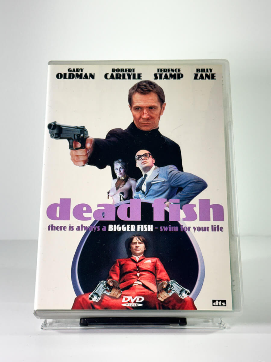 Forside av cover til dead fish, bruktfilm på DVD hos Brukbar Film